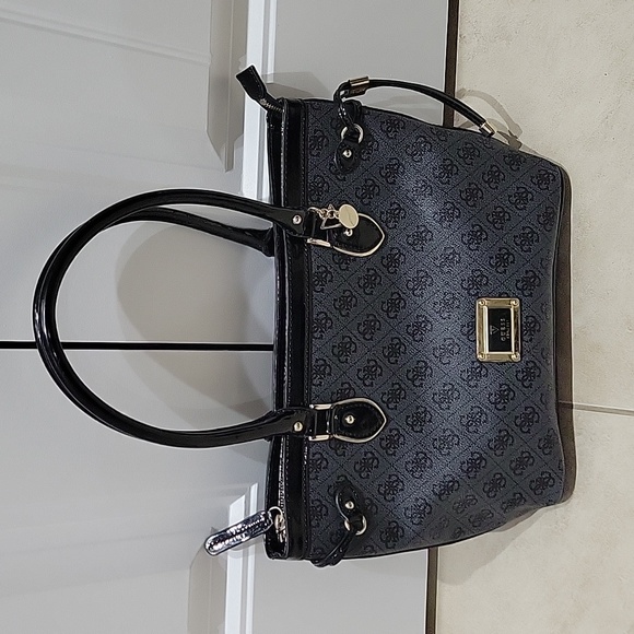 Guess Purse - Picture 1 of 7